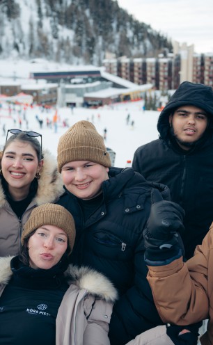 להושיט יד-234